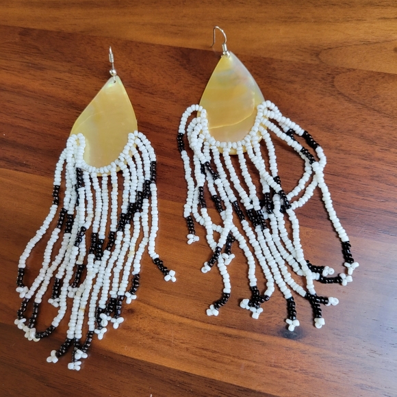 Extra long bead and mother of pearl earrings - Picture 1 of 4